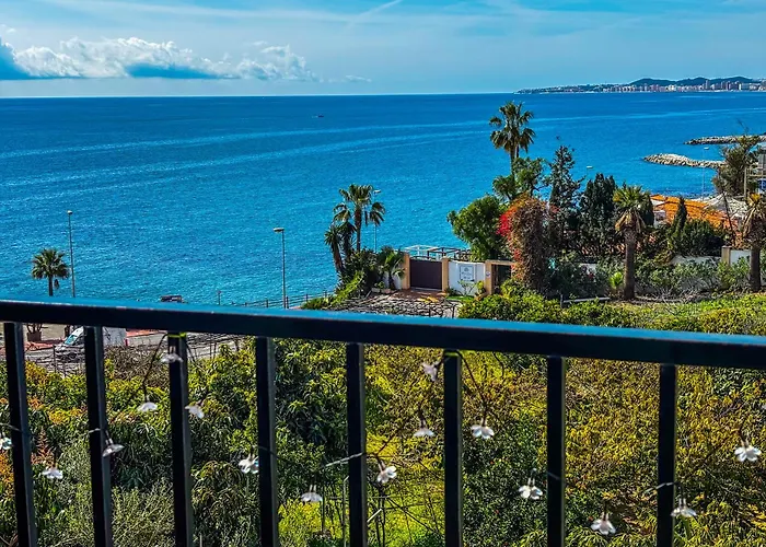 Sunny House At The Beach Infinity Pool Shared